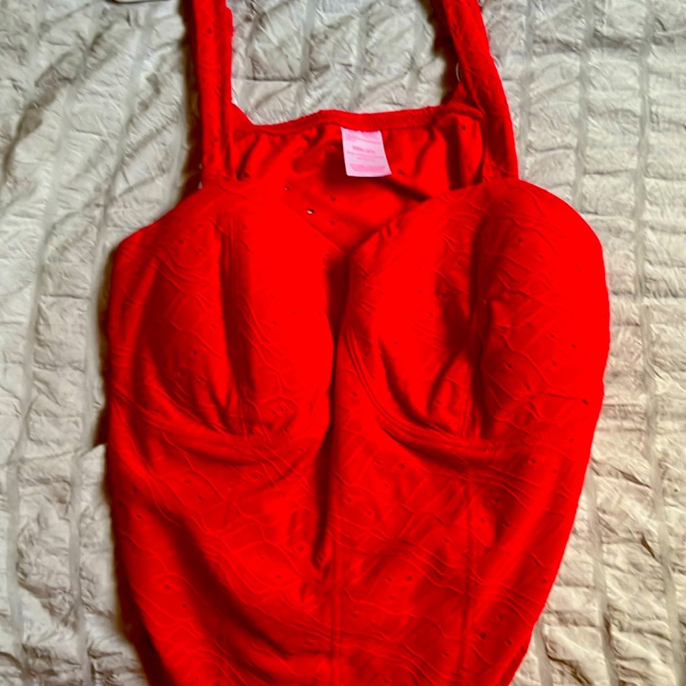 Red tank top definitely for my big boob girlie friendsHolds everything together